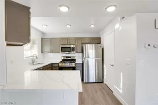 Photo #3: 2217367 Listing