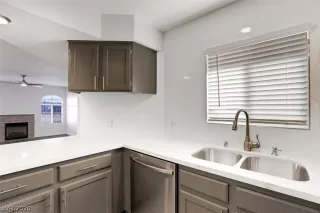 Photo #5: 2217367 Listing