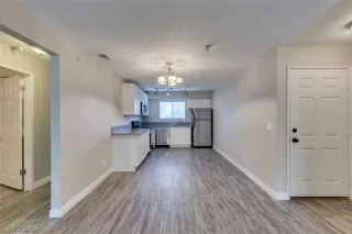 Photo #4: 2217489 Listing