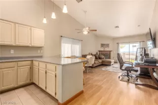 Photo #5: 2217581 Listing