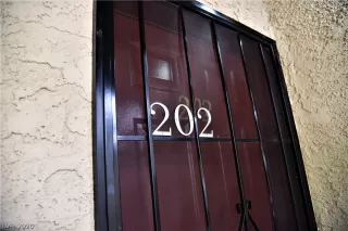 Photo #3: 2217742 Listing