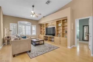 Photo #4: 2217792 Listing