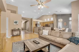 Photo #5: 2217792 Listing