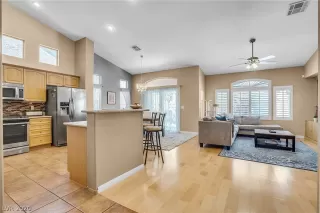 Photo #6: 2217792 Listing