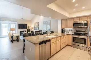 Photo #5: 2217845 Listing