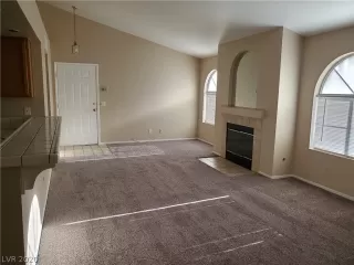 Photo #2: 2217932 Listing