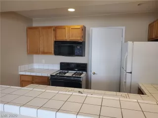 Photo #6: 2217932 Listing