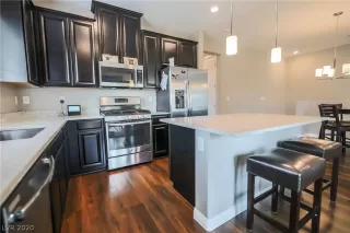 Photo #3: 2218002 Listing