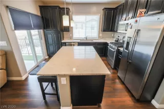 Photo #4: 2218002 Listing