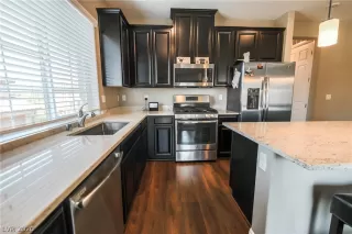 Photo #5: 2218002 Listing