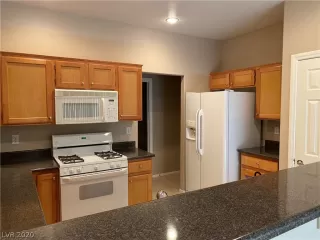 Photo #3: 2218043 Listing 