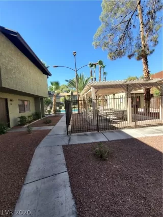 Photo #1: 2218062 Listing