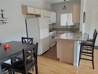 Photo #3: 2218170 Listing