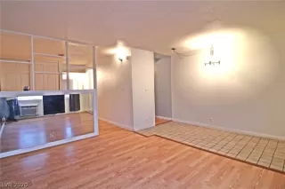 Photo #5: 2218198 Listing 