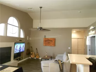 Photo #2: 2218278 Listing 