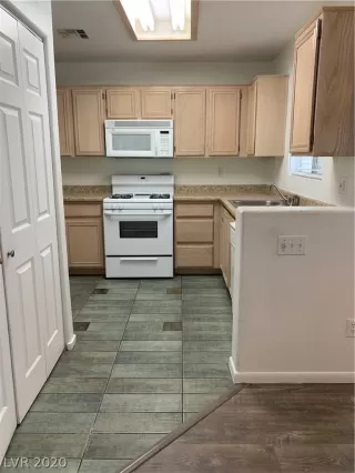 Photo #5: 2218290 Listing 