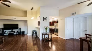 Photo #5: 2218293 Listing