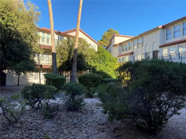 MLS: 2218326 Condo For Sale