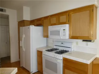 Photo #5: 2218388 Listing