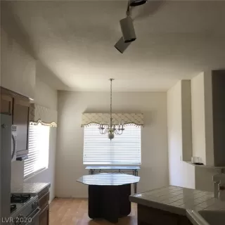 Photo #6: 2218388 Listing