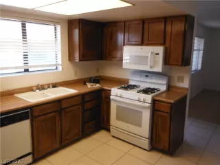 Photo #5: 2218426 Listing