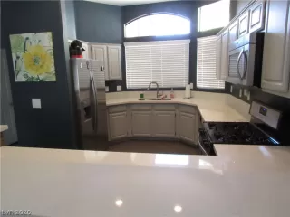 Photo #5: 2218605 Listing