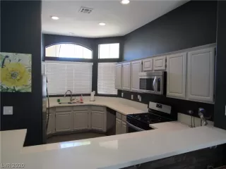 Photo #6: 2218605 Listing