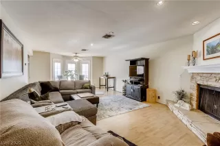 Photo #3: 2218609 Listing