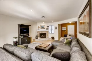 Photo #5: 2218609 Listing