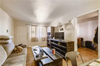 Photo #2: 2218665 Listing