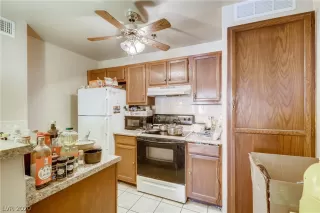 Photo #5: 2218665 Listing