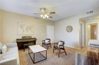 Photo #3: 2218704 Listing