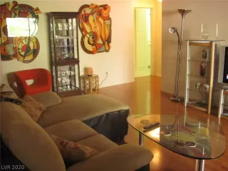 Photo #3: 2218778 Listing