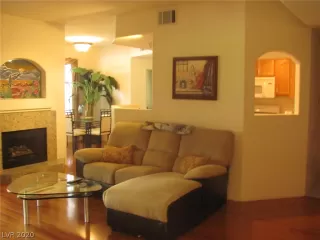 Photo #6: 2218778 Listing