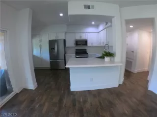 Photo #5: 2218834 Listing 