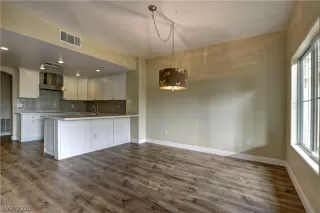 Photo #5: 2218840 Listing