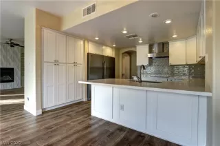 Photo #6: 2218840 Listing