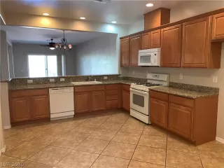 Photo #5: 2218856 Listing 