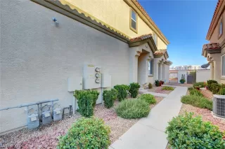 Photo #2: 2218887 Listing