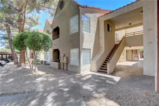 Photo #2: 2218893 Listing