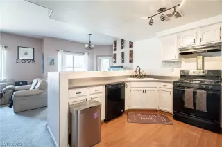 Photo #2: 2218972 Listing