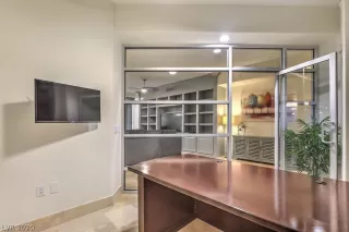 Photo #5: 2219000 Listing