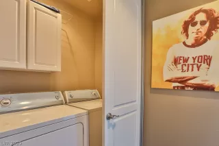 Photo #5: 2219029 Listing