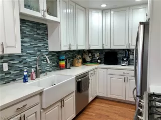 Photo #1: 2219394 Listing