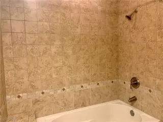 Photo #5: 2219422 Listing 