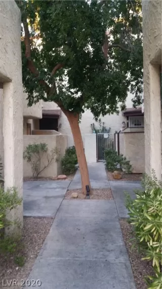 Photo #4: 2219437 Listing