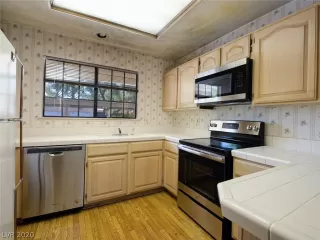 Photo #3: 2219546 Listing