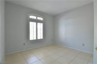 Photo #5: 2219553 Listing