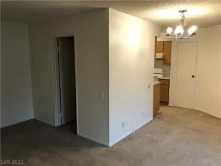 Photo #4: 2219807 Listing