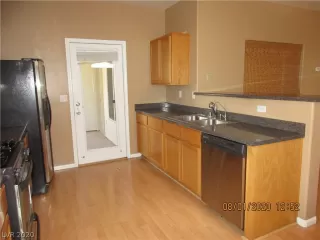 Photo #5: 2219818 Listing